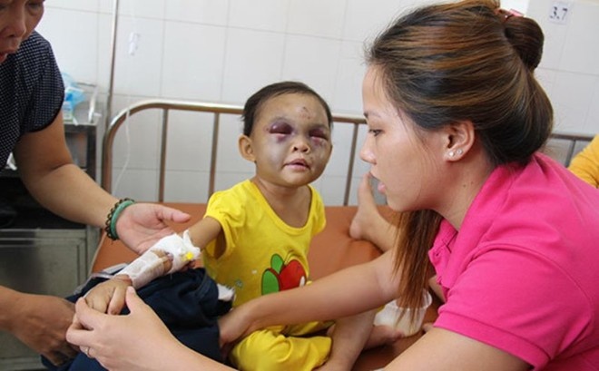 Nen tuoc quyen nuoi con cua me ruot va cha duong be Ngan hinh anh
