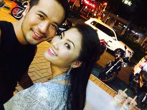 Vừa mới đây thôi, Ngọc Lan đau đớn chia tay với nam diễn viên Đoàn Thanh Tài ngay trước thời điểm dự định tổ chức hôn lễ. Khi công chúng bắt gặp Đoàn Thanh Tài tay trong tay với một hotgirl thì anh chàng đẹp mã này cũng khoe: 