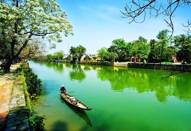 Du lich Hue: den voi dat me Than Kinh hinh anh