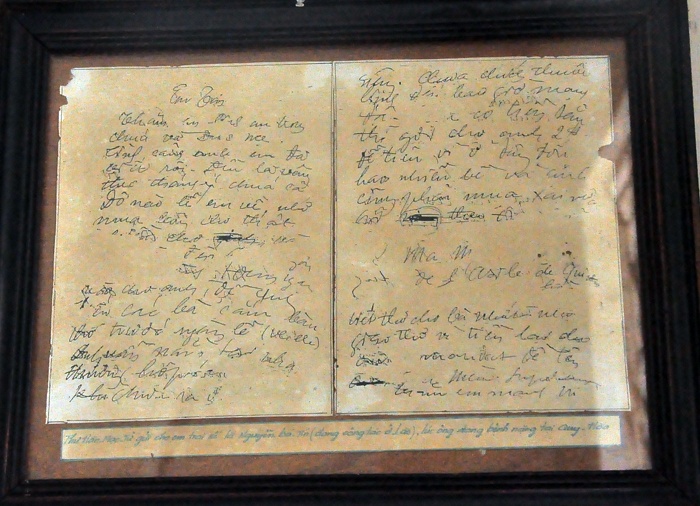 Bút tích của thi sĩ còn lại.