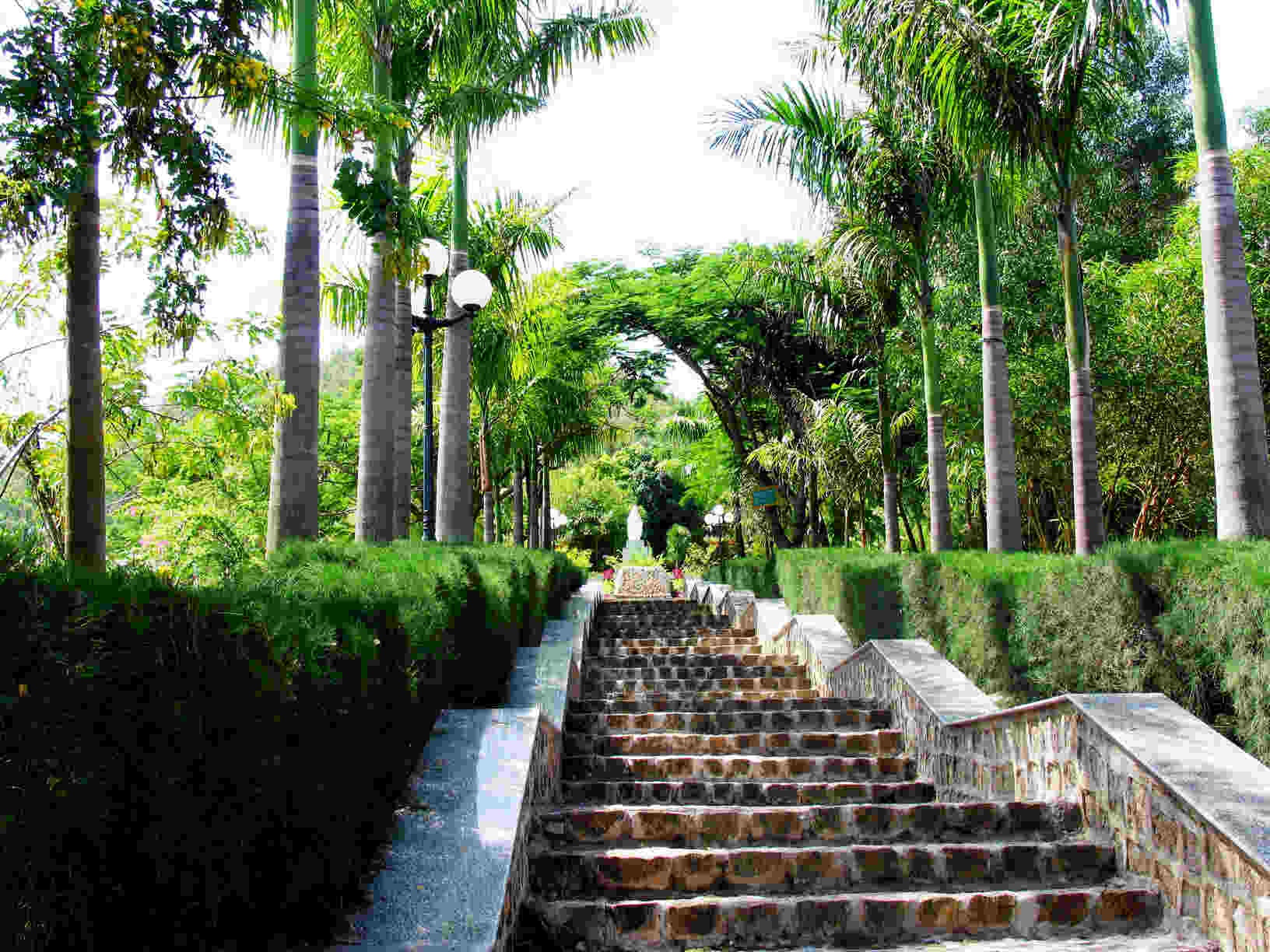 Boi hoi ghe chon xua cua nha tho Han Mac Tu hinh anh