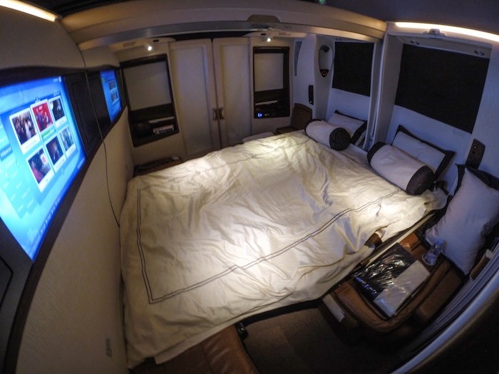 Chiếc giường vô cùng êm ái này sẽ giúp các hành khách có được quãng thời gian nghỉ ngơi, thư giãn vô cùng tuyệt vời trong quá trình di chuyển.