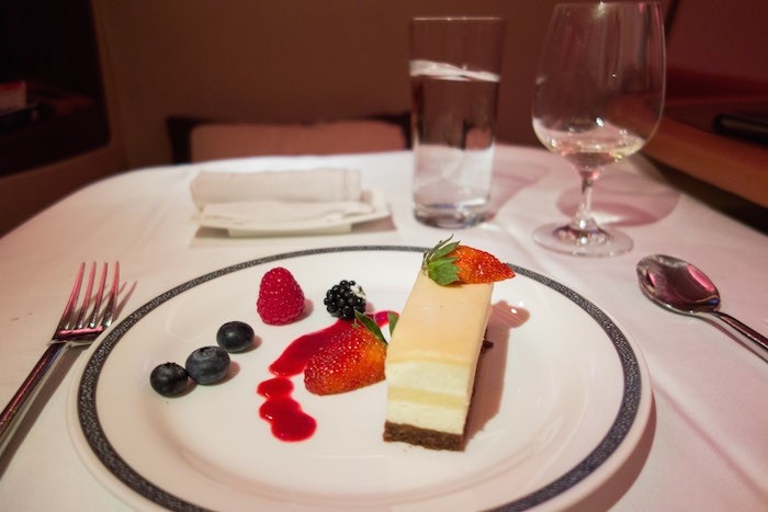 Món tráng miệng đẹp mắt sau bữa ăn trên máy bay.