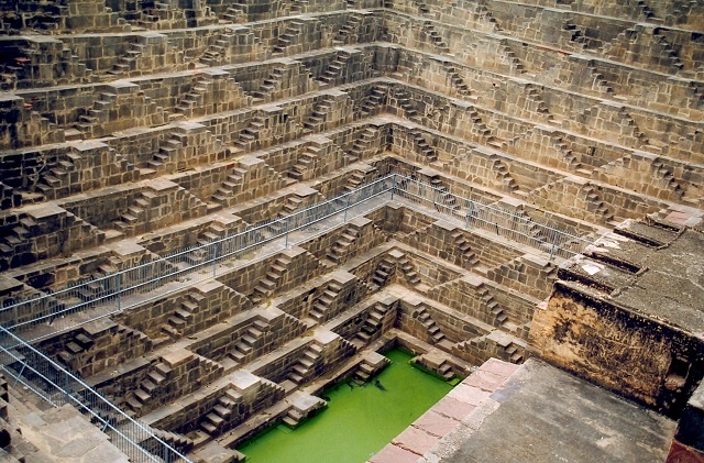 Giếng bậc thang Chand Baori, Ấn Độ