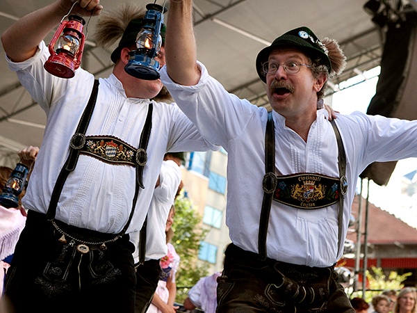 Cincinnati và Columbus, Ohio: Đây là lễ hội tháng Mười lớn nhất Mỹ với sự tham dự của hơn 500.000 người, với những người dân địa phương mặc quần da, những du khách đam mê món bia và cuộc đua chó Dachshund đầy thú vị.