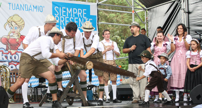 Colonia Tovar, Venezuela: Được mệnh danh là “Nước Đức của Caribbe”, vùng đất nằm ở phía Bắc Venezuela này đem lại nhiều bất ngờ thú vị với kiến trúc và truyền thống của người Bavaria. Bạn sẽ được xem cuộc thi cưa gõ và uống bia Tovar được nhập khẩu trực tiếp từ Đức cho lễ hội.