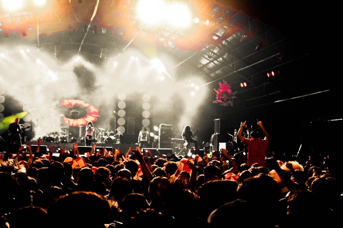 Bangalore, Ấn Độ: Kingfisher, hãng bia hàng đầu Ấn Độ, tổ chức một lễ hội âm nhạc lớn tại lâu đài Jayamahal nằm ở trung tâm thành phố Bangalore, miền Nam Ấn Độ. Bạn có thể thưởng thức âm nhạc và mua sắm ở các chợ trời, nếm thử các món ăn truyền thống ở các quầy hàng rong. Mỗi năm có tới hơn 20.000 người tham dự lễ hội này.