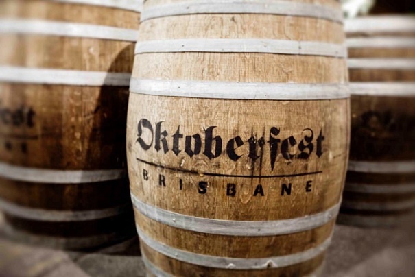 Brisbane, Úc: Lễ hội tháng Mười của Úc được tổ chức tại bờ Đông Queensland. Bạn sẽ được theo dõi nhiều trò chơi thú vị như cuộc thi Người Khỏe Nhất hay rung chuông bò theo điệu nhạc, khiêu vũ và uống bia. Lễ hội này có một loại bia được đặt làm riêng của hãng Tucher ở Bavaria. 