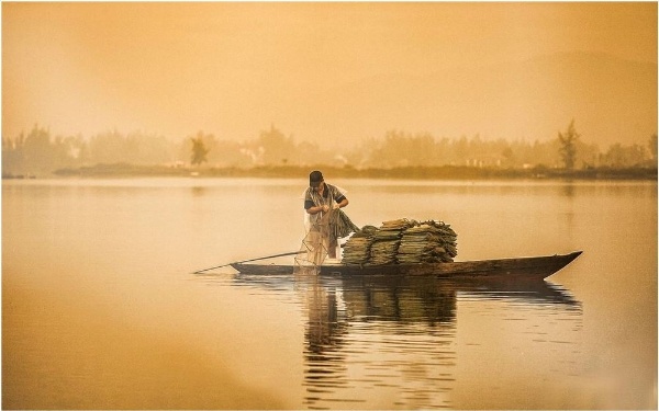 Cũng có lúc nó mang vẻ đẹp dung hòa giữa con người và cảnh vật.