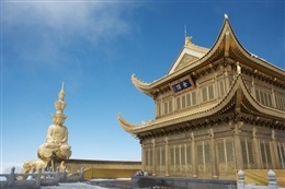 Chùa Vạn Niên trên núi Nga Mi có kiến trúc mang đậm dấu ấn của Đạo giáo.