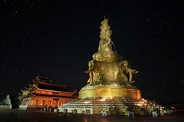 Tượng Phổ Hiền Bồ Tát.