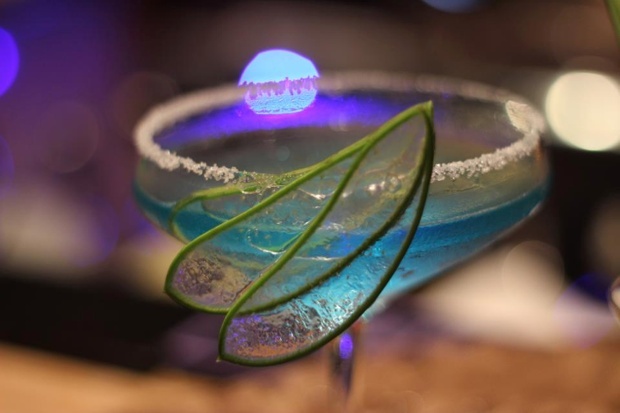 Ly cocktail thơm ngon tại Bar Last Call Sài Gòn. Ảnh: Theguardian