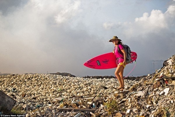 Nui rac ngay sat thien duong bien Maldives hinh anh