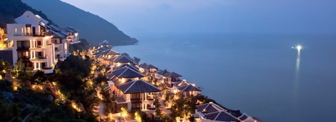 Tầm nhìn hướng ra biển đẹp tuyệt vời của InterContinental Danang Sun Peninsula Resort.