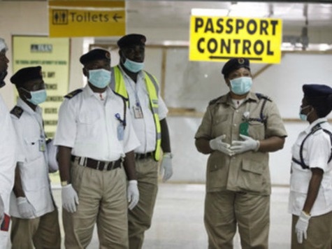 Các sân bay Anh cũng đã thắt chặt quá trình kiểm tra sau khi trường hợp nhiễm Ebola đầu tiên ngoài châu Phi xuất hiện. Ảnh: Breitbart.com