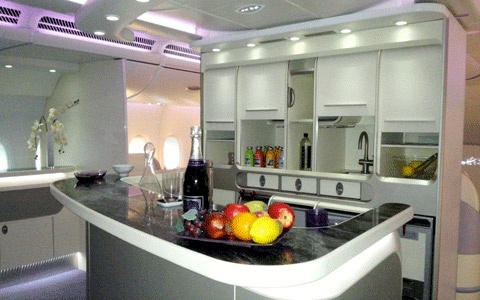 Quầy bar trên A380.