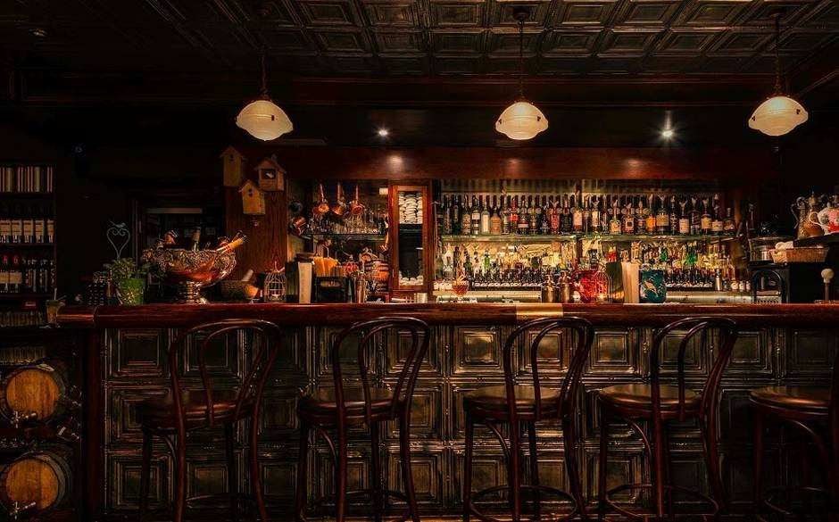 3: Nightjar, London: Quán rượu được đặt tên theo một loài chim ăn đêm này phục vụ các loại cocktail tuyệt ngon. Các buổi biểu diễn nhạc sống của nghệ sĩ nhạc Jazz diễn ra hằng đêm.