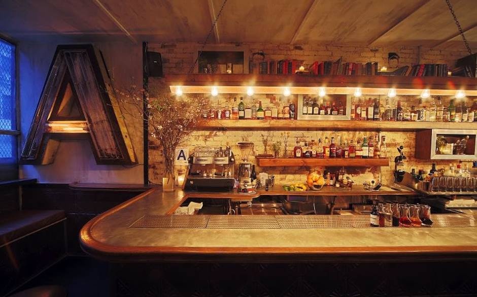 4: Attaboy, New York. Attaboy là một quán rượu ở Manhatta do Sam Ross và Michael McIlroy điều hành. Quán không có sẵn danh sách các loại cocktail mà làm theo yêu cầu của khách hàng.