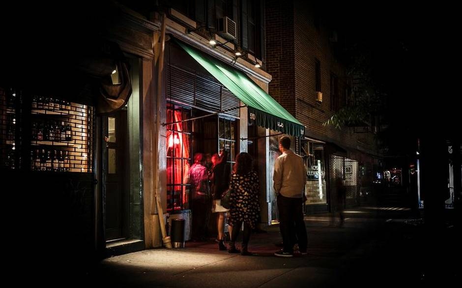 5: Employees Only, New York. Quán rượu ở Manhatta này được xây dựng theo phong cách cổ điển, với những người phục vụ mặc vét và những món cocktail truyền thống.