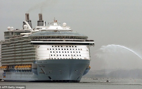 Hành khách lên tàu vào buổi chiều 15/10 và sau đó rời cảng Southampon khởi hành đến cảng Vigo (Tây Ban Nha) và Fort Lauderale (Florida). 