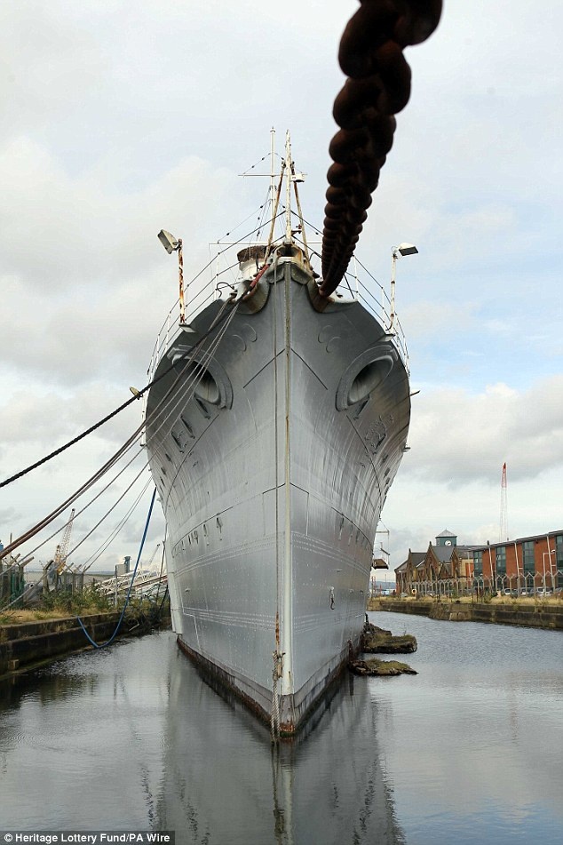 6 năm sau khi Thế chiến I kết thúc,  HMS Caroline được đưa từ Portsmouth tới Belfast làm tàu tập cho đội dự bị hải quân hoàng gia.