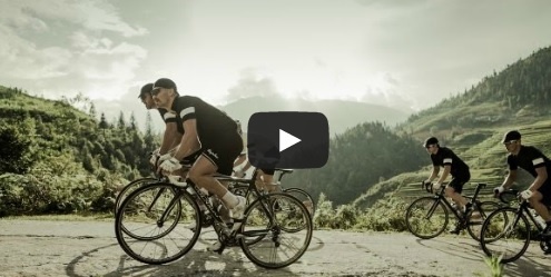 Dao dien nguoi Anh dap xe quay clip ve Sapa hinh anh