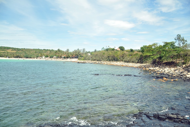 Bãi Bàng kế bên Ghềnh đá đĩa nổi tiếng.