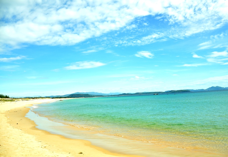 Cảnh vật tuyệt sắc và tĩnh lặng ở bãi Vũng bầu