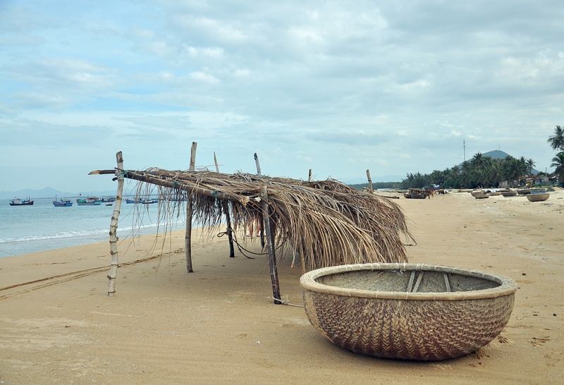 Khung cảnh bình yên và thơ mộng tại bãi Long Thủy.
