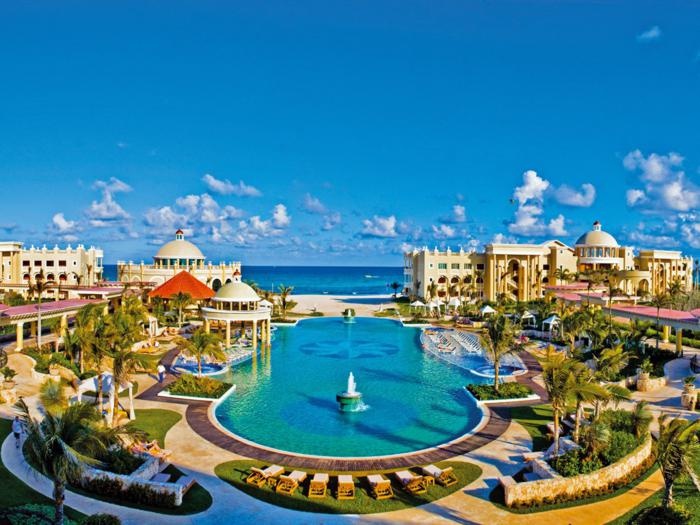 1. Iberostar Grand Hotel Paraiso - Playa Paraiso, Mexico: Đồ ăn, dịch vụ, những bãi biển tuyệt đẹp là điểm cộng của khu resort này. Du khách đặc biệt thích không gian đủ tĩnh lặng để thư giãn tuyệt đối, nhưng lại tràn đầy cảm hứng để không thấy nhàm chán.