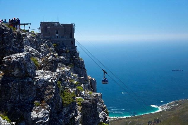 Cáp treo Aerial Núi Table là điểm du lịch hút khách nhất Nam Phi.