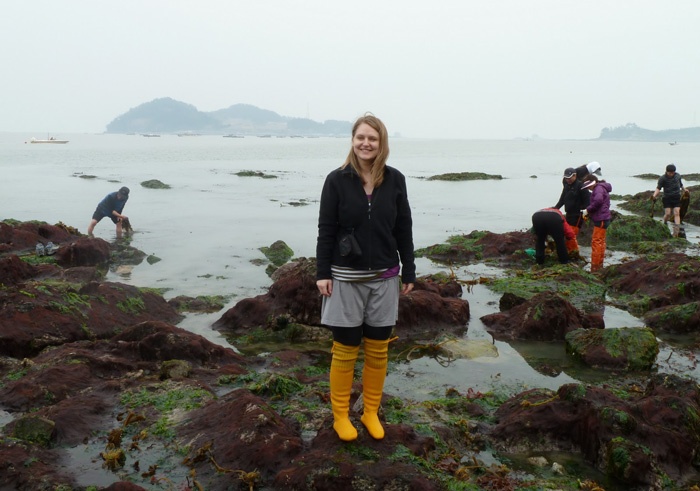 Người dân ở đây lý giải hiện tượng kỳ lạ này bằng truyền thuyết: Rìa làng Hoedong có một con hổ lớn đã từng ăn thịt nhiều người đi qua khu vực đó.