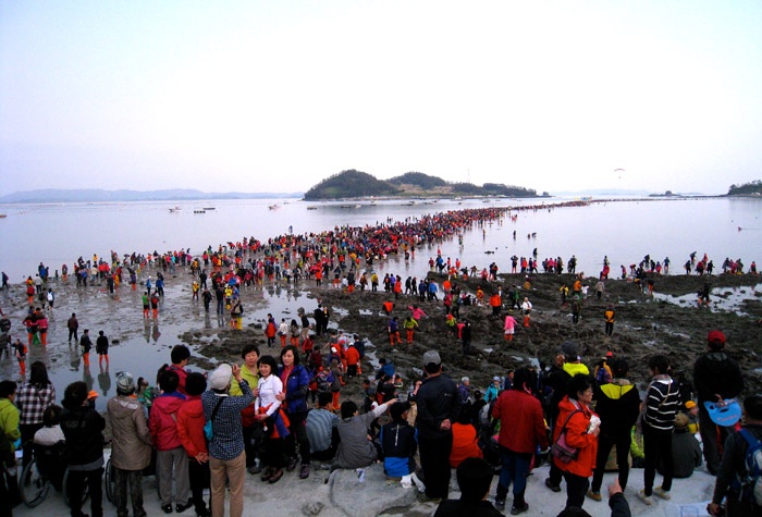 Năm 1975, hiện tượng này mới được thế giới biết đến, nhờ một vị đại sứ Pháp Pierre Randi, viết trên một tờ báo.