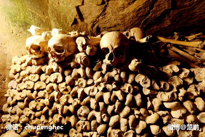 Trải qua nhiều lần tu sửa và gia cố, trại khai thác đá năm xưa dần trở thành một huyệt mộ khổng lồ. Ngày 7/4/1786, sau khi được mục sư chính thực làm đại lễ, huyệt mộ đi vào hoạt động, vô vàn thi thể bắt đầu được chuyển đến.  