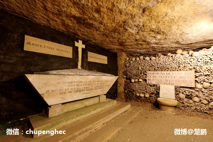 Vì có quá nhiều thi thể không thể ghép được đúng xương của các bộ phận, nên cuối cùng người ta đã quyết định phân loại xương theo bộ phận để sắp xếp, chỉ đánh dấu khu vực nào là thi thể mất khoảng năm nào, từ nghĩa trang nào chuyển đến.  