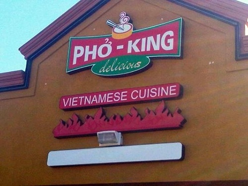 Pho King Way Quán phở ở California này nổi tiếng với món phở, nem rán và cà phê ngon cùng dịch vụ tốt. Quán còn được biết đến với đồ BBQ. Tuy nhiên gần đây quán bị than phiền vì tăng giá đồ ăn. 