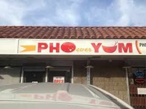 PHOeverYUM Không khó để phát hiện ra đây chính là “Forever yum” (Ngon mãi mãi). Nằm ở Los Angeles, PHOeverYUM phục vụ khách tới tận 3 giờ sáng. Thực đơn của quán giữ nguyên tên tiếng Việt cho món ăn, như “Phở đặc biệt”, hoặc “café sữa đá”.