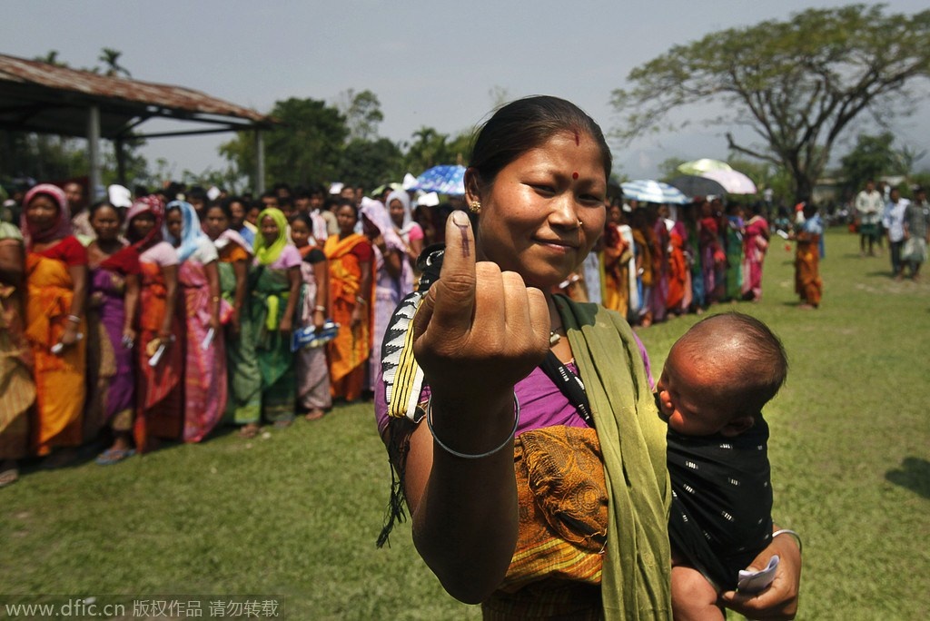 Bhutan - Phụ nữ bá chủ gia đình: Ở nơi đây, trang phục của phụ nữ có túi trên túi dưới, đựng được nhiều thứ. Còn nam giới thì trang phục lại chẳng có chiếc túi nào, đồ để trong tay áo hoặc đút trước ngực. 