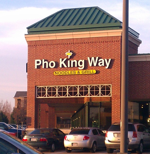 Pho King Way Quán phở ở California này nổi tiếng với món phở, nem rán và cà phê ngon cùng dịch vụ tốt. Quán còn được biết đến với đồ BBQ. Tuy nhiên gần đây quán bị than phiền vì tăng giá đồ ăn. 