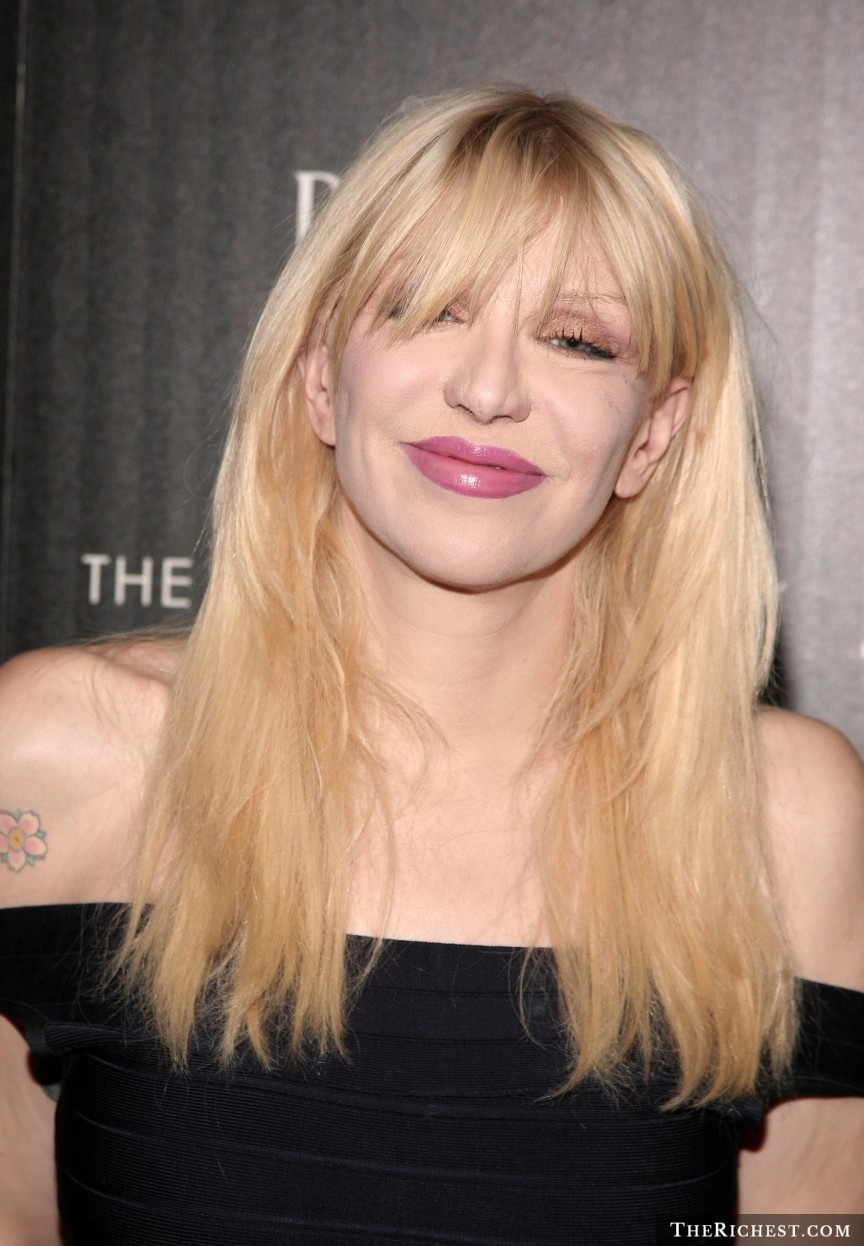 5. Courtney Love: Ca sỹ chính của ban nhạc Hole, và là vợ của người chồng quá cố Kurt Cobain (thành viên ban nhạc Nirvana) - Courtney Love từng gây chuyện ở một số khách sạn. Ở The Inn (Irving Place, New York), cô phải nộp phạt 5.000USD do vứt rác và làm dây bẩn ra phòng. Còn ở khách sạn Claridge (Luân Đôn), cô làm cháy rụi toàn bộ căn phòng do để quên thuốc lá đang cháy. Khách sạn này đã không bao giờ chấp nhận đề nghị đặt phòng của cô nữa. 
