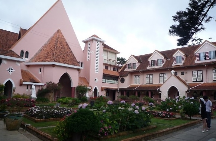 Roi Sai Gon den Da Lat mong duoc mac chiec ao len am hinh anh