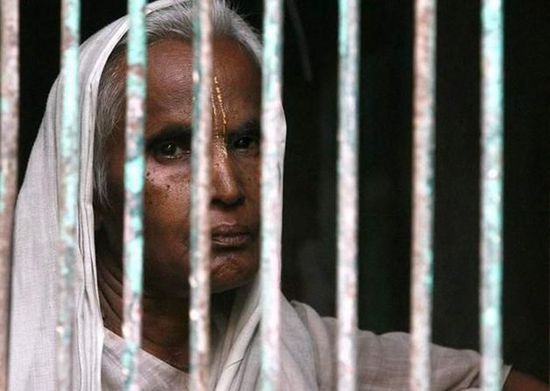 Đến khi không còn một người thân bên cạnh, Seif Ali Das đã chuyển đến sống ở thành phố cô quả Vrindavan.