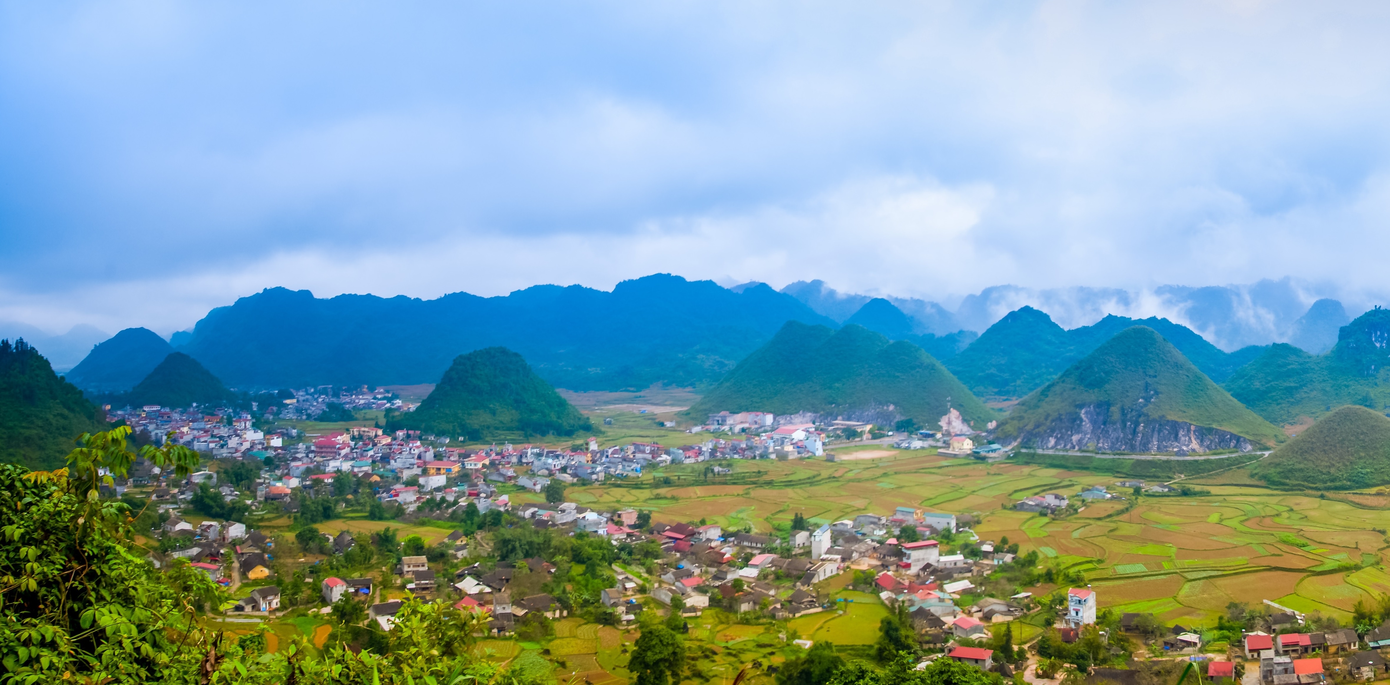 Núi Đôi Quản Bạ - Tỉnh Hà Giang.