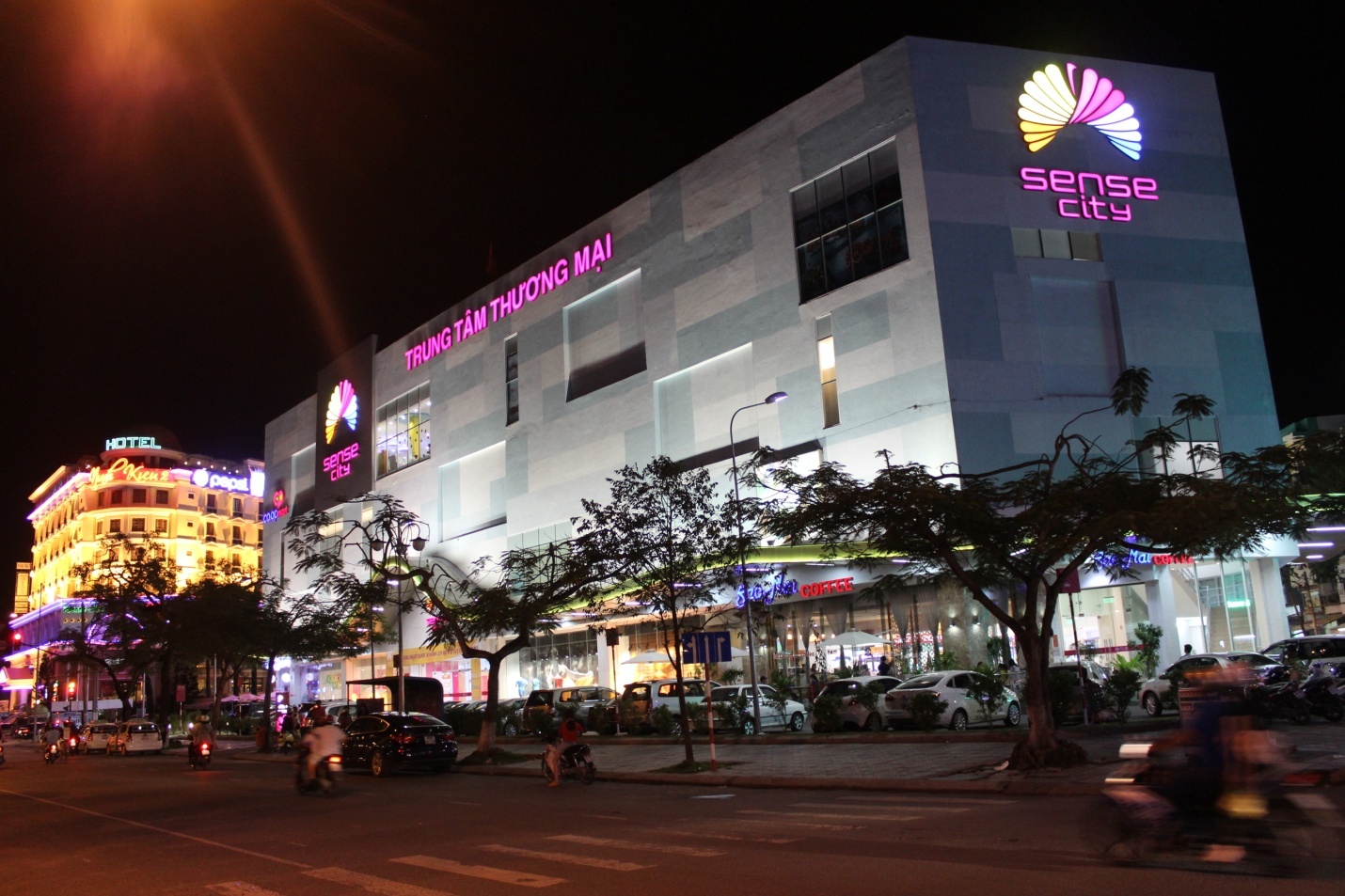 Sense City – một Trung Tâm Thương Mại lớn đầu tiên tại thành phố Cần Thơ vừa được khai trương tháng 1/2014.