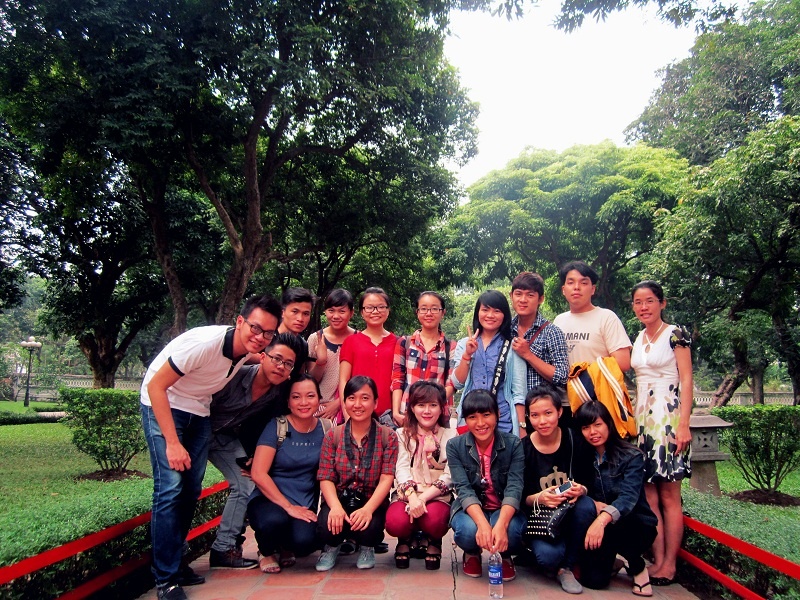 Trong khuôn viên Văn Miếu - Quốc Tử Giám.