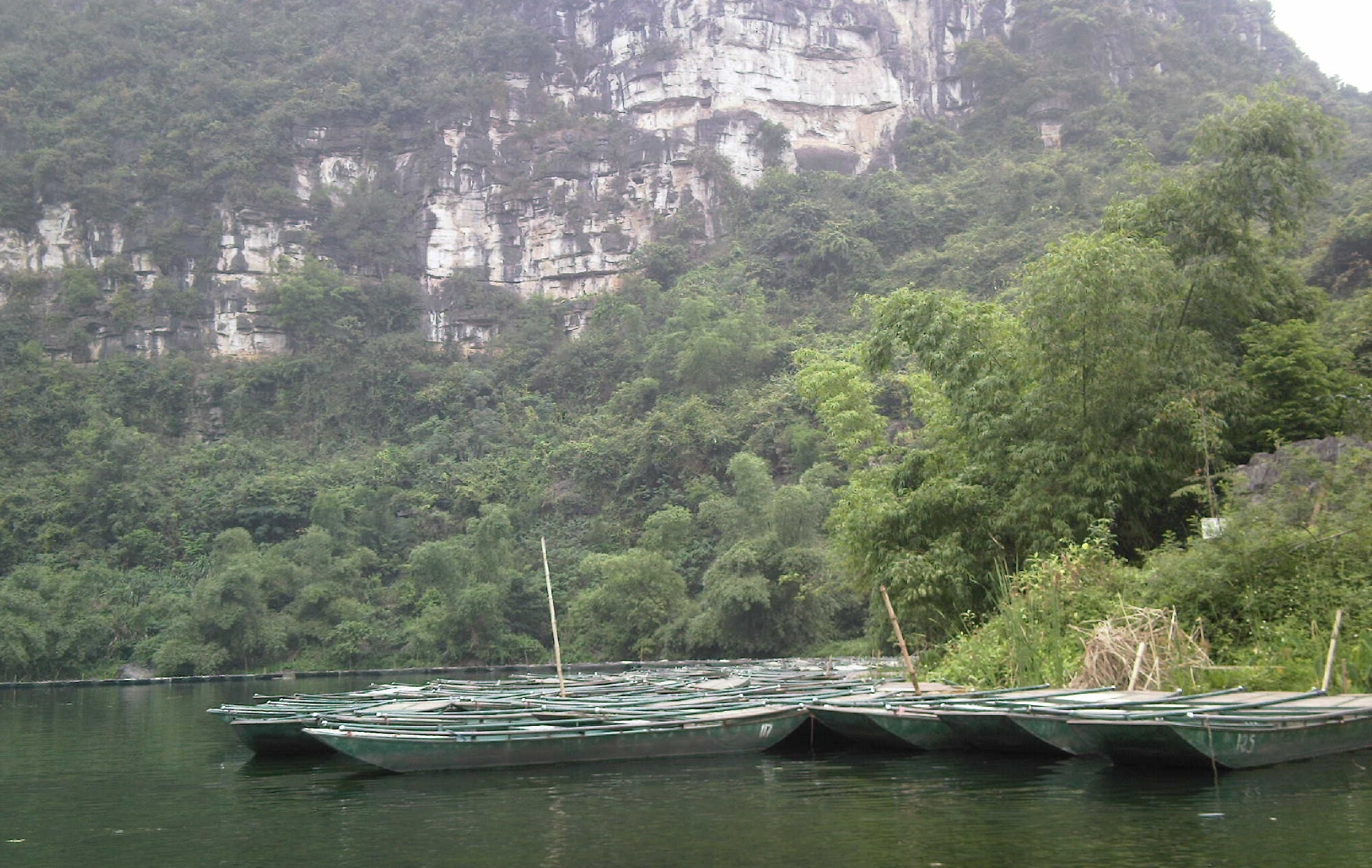 Trang An - quan the hang dong nhu tran do bat quai hinh anh