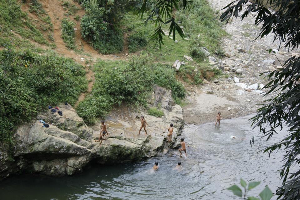 Núi đồi Sapa khuất sau làn mây.