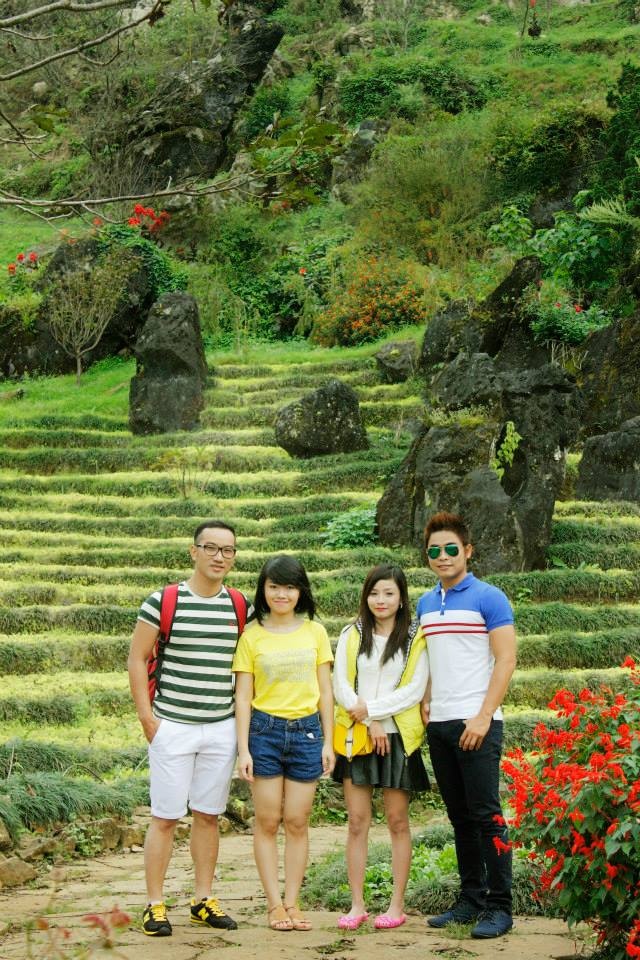 Vườn hoa trong khu du lịch Núi Hàm Rồng với nhiều loại hoa đẹp và lạ mắt. Vườn hoa được xây dựng theo địa thế tự nhiên của đỉnh Hàm Rồng. Để tham quan vườn hoa, mọi người phải leo một chặng đường dài hàng ngàn bậc đá. Cứ mỗi một đoạn ngắn, khung cảnh lại hiện ra trước mắt tuyệt đẹp như vườn lan, vườn hoa đào, vườn Châu Âu...