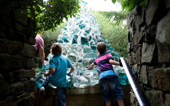 7. Mê cung nước - Mê cung Haiwer (Bang Kent, Mỹ): Tới mê cung này, du khách phải vượt qua các đài phun nước, để có thể tìm tới các cổng động đá. 