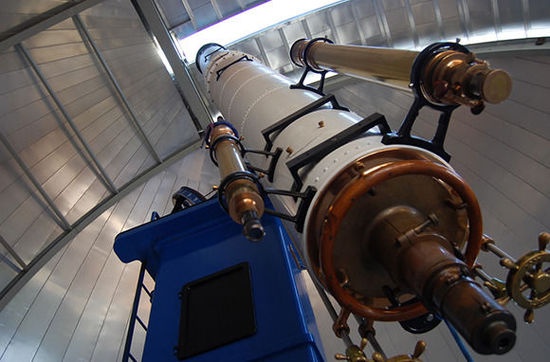 Ngắm sao đêm (Mỹ): Những du khách yêu thích thiên văn ắt không thể bỏ qua cơ hội nghỉ đêm tại Đài Thiên văn và Khoa học ở California, ngắm những chòm sao xa xôi trên bầu trời bằng kính viễn vọng. 